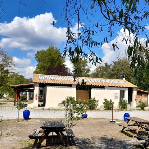 Pitch - Pitch : car + tent/caravan or camper van 2/6 pers with electricity