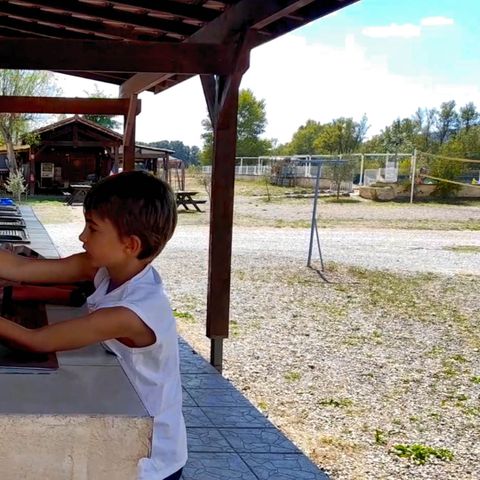 Pitch - Pitch : car + tent/caravan or camper van 2/6 pers with electricity