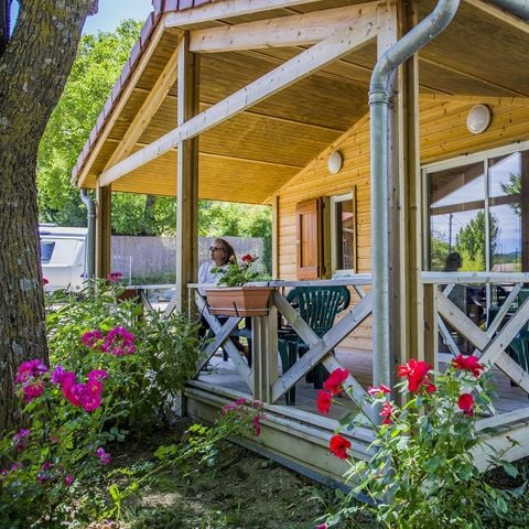 Chalet 4 personen - PRESTIGE 2 kamers (vaatwasser - TV - overdekt terras 12m² - 28m² oppervlakte)