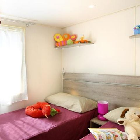 Mobilheim 4 personen - COTTAGE 2 Schlafzimmer (TV - überdachte Terrasse 7m² - Fläche 26m²)