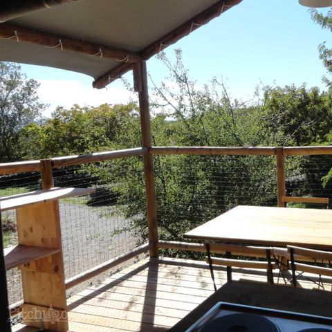Safarizelt 4 Personen - Lodge-Hütte auf Stelzen Komfort 24m² (2 Zimmer) - überdachte Terrasse 10m².