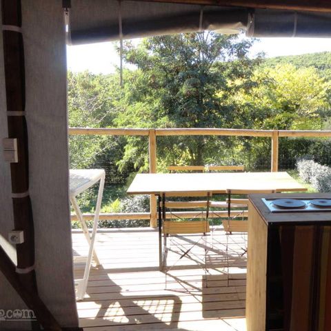 Safaritent 4 personen - Cabane Lodge sur pilotis Confort 24m² (2 kamers) - 10m² overdekt terras