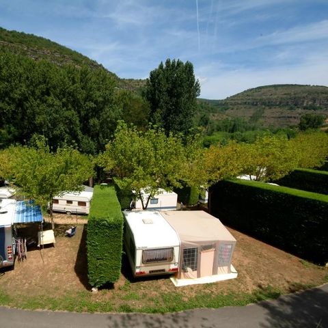 Pitch - CONFORT pitch (tent or caravan or camper van) + car + electricity 6A -