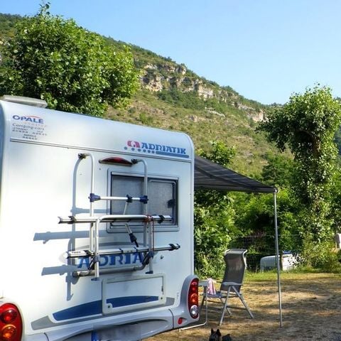 PIAZZOLA - Piazzola CONFORT (tenda o roulotte o camper) + auto + elettricità 6A -