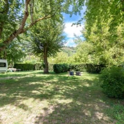 Kampeerplaats - Locatie ***