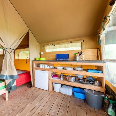 Canvas and wooden tent 5 persons - Baroudeur (without private bathroom)