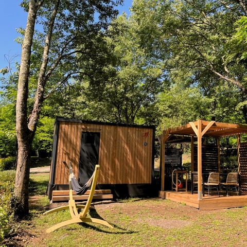 Kampeerplaats - Empla LUXE + 2 pers, privé badkamer + GARDEN PACK
