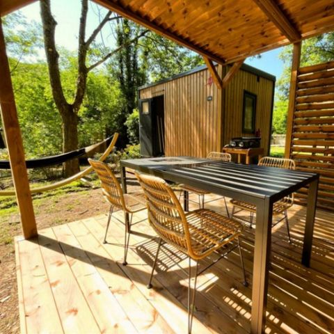 PLOT - Empla LUXE + 2 pers, private bathroom + GARDEN PACK