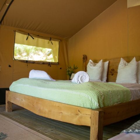 Tente en toile et en bois 3 personnes - Shimoni - 16 m² + terrasse 12 m²