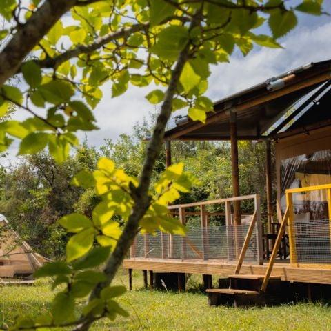 Tente en toile et en bois 6 personnes - Lodge Maasai Mara - 31 m² + 12.5 m² + terrasse 23 m²