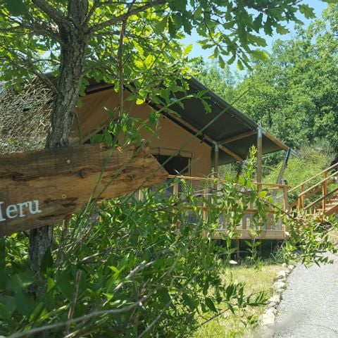 Tente en toile et en bois 5 personnes - Lodge Meru - 35 m² + terrasse 15 m²