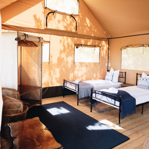 Canvas and wooden tent 7 persons - Lodge Samburu - 31 m² + 12.5 m² + terrace 23 m²