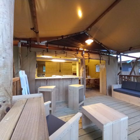 TIENDA DE LONA Y MADERA 6 personas - Albergue