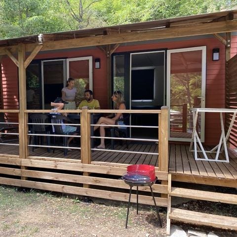 Mobilheim 5 Personen - Cottage Premium 2 Zimmer mit überdachter Terrasse + Klimaanlage + TV + Geschirrspüler