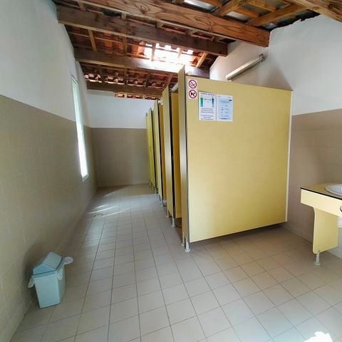 STAANPLAATS - Caravan tent comfort pakket + auto + elektriciteit