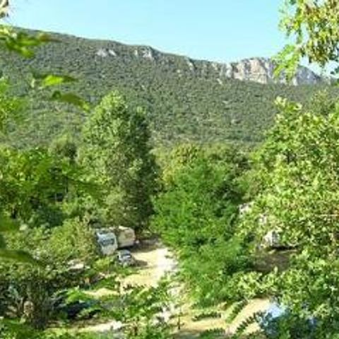 EMPLACEMENT - Emplacement : voiture + tente + 1 remorque / caravane ou camping-car