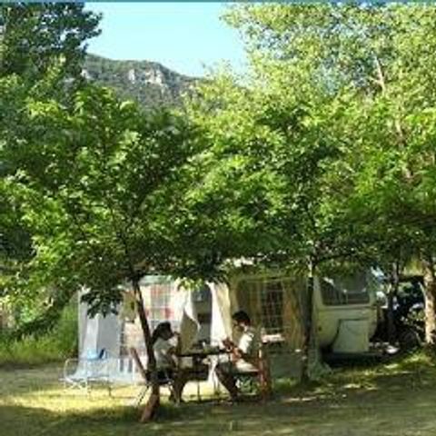 EMPLACEMENT - Emplacement : voiture + tente + 1 remorque / caravane ou camping-car