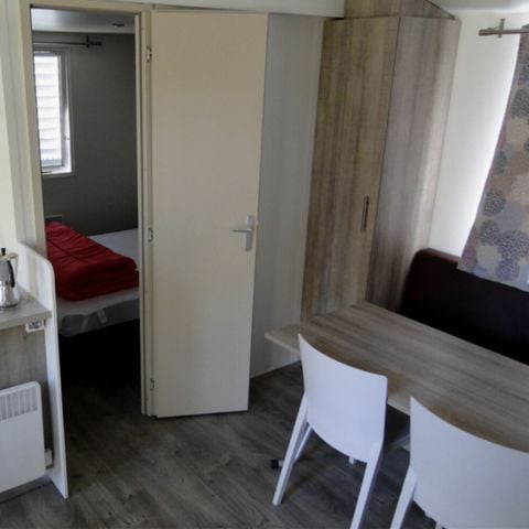Stacaravan 6 personen - met 2 slaapkamers en airconditioning