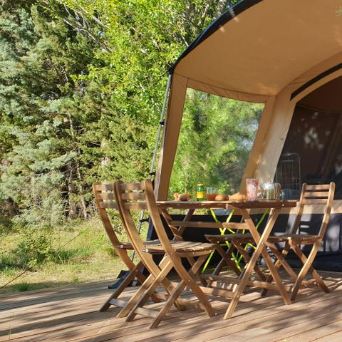 Canvas and wooden tent 4 persons - Ready-to-camp tent 28 m² - semi-covered terrace - without sanitary facilities