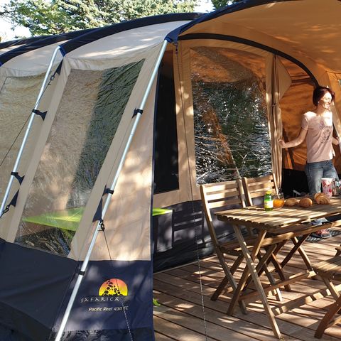 Canvas and wooden tent 4 persons - Ready-to-camp tent 28 m² - semi-covered terrace - without sanitary facilities