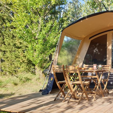 Canvas and wooden tent 4 persons - Ready-to-camp tent 28 m² - semi-covered terrace - without sanitary facilities