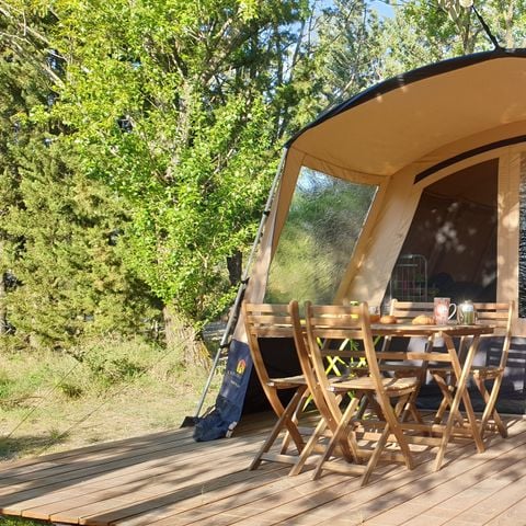 Tente en toile et en bois 4 personnes - Tente prêt à camper 28 m² - terrasse semi-couverte - sans sanitaire