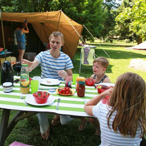Tent 6 persons - Equipped with Waard without sanitary facilities