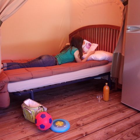 Tent 5 personen - Safari Lodge 30 m² (2 slaapkamers) - Geen sanitaire voorzieningen (geen toilet, geen badkamer)