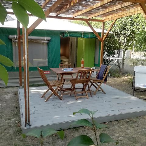 Glamping tent 4 persons - Canvas bungalow (2 bedrooms, 21m²) - No sanitary facilities (no WC, no bathroom)