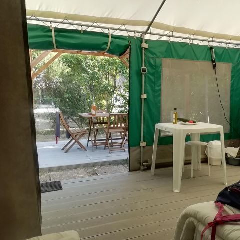 Glampingtent 4 personen - Bungalowtent (2 kamers, 21m²) - Zonder sanitair (geen WC, geen badkamer)