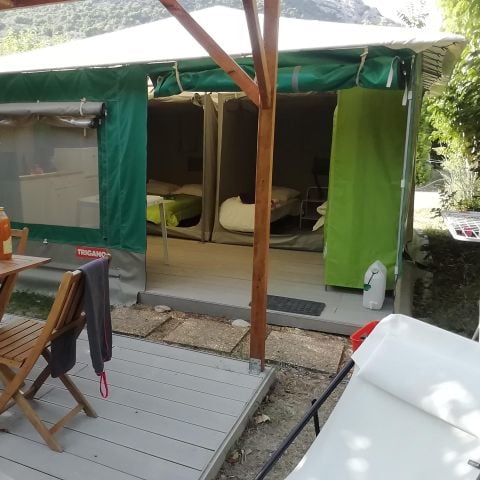 Bungalowtent 4 personen - Bungalowtent (2 kamers, 21m²) - Zonder sanitair (geen WC, geen badkamer)