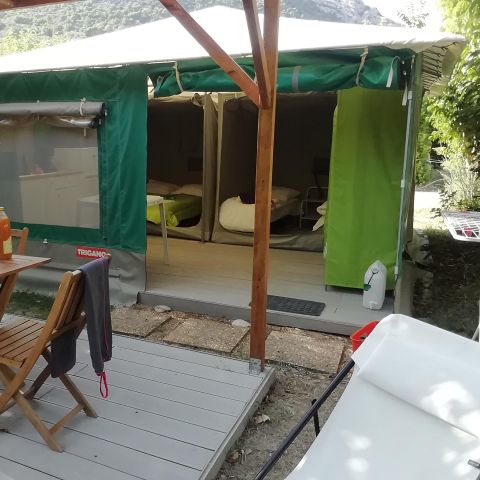 Glamping tent 4 persons - Canvas bungalow (2 bedrooms, 21m²) - No sanitary facilities (no WC, no bathroom)