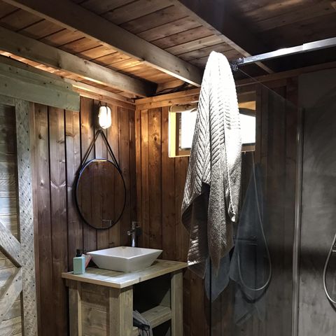 Lodge 6 persons - Lodge Rivière 30m² + 15m² mezzanine - 2 bedrooms - private spa - kitchen - shower room