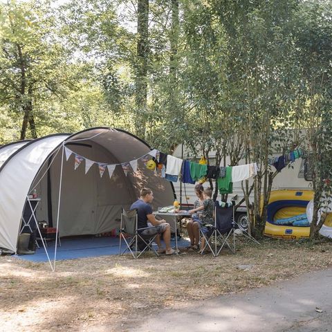 Pitch - Pitch + 1 car + tent, caravan or motor home