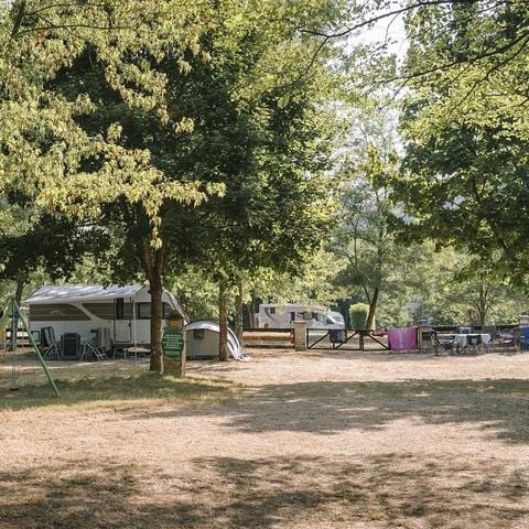 Pitch - Pitch + 1 car + tent, caravan or motor home