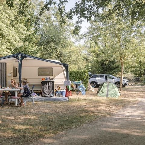 PARCELA - Parcela + 1 coche + tienda, caravana o autocaravana