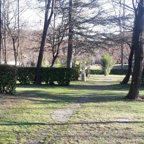 EMPLACEMENT - Emplacement + 1 voiture + tente, caravane ou camping-car