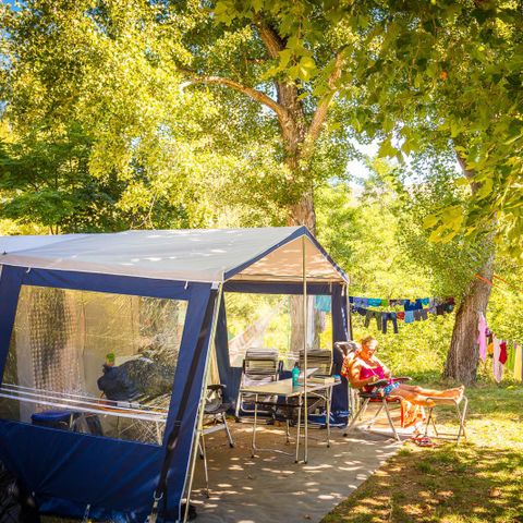 Kampeerplaats - Comfort pakket 80-100m²: tent, caravan of camper, elektriciteit 2/6 pers.