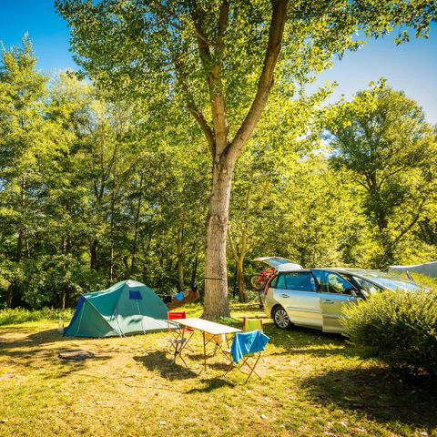 PLOT - Comfort package: tent, caravan or motorhome, electricity (80-100m²)