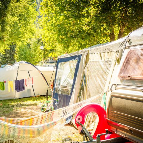 STAANPLAATS - Comfortpakket: tent, caravan of camper, elektriciteit (80-100m²)