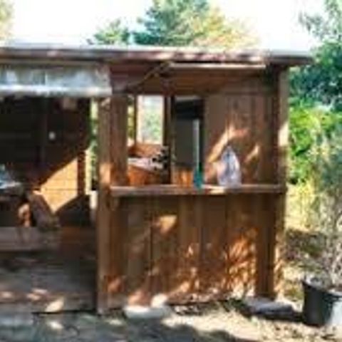 PIAZZOLA - Pacchetto Freecamp Guinguette: servizi igienici privati, angolo cottura, terrazza coperta con zona pranzo per 2/6 persone