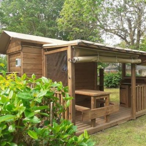 Pitch - Freecamp Guinguette package: private sanitary facilities, kitchenette, covered terrace with dining area for 2/6 people