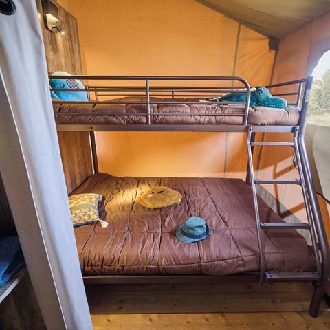 Canvas and wooden tent 5 persons - Lodge Kenya Evasion Confort 34m² - 2 rooms 2/5 people (with bathroom) + Terrace 5 people.