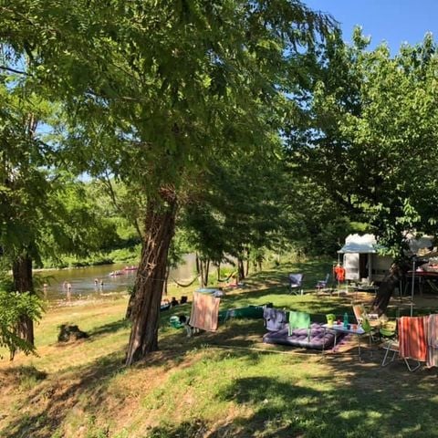 EMPLACEMENT - Forfait : Emplacement 2 personnes  + 1 voiture comprises 