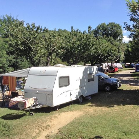 EMPLACEMENT - Forfait : Emplacement 2 personnes  + 1 voiture comprises 