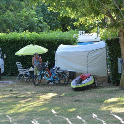 Kampeerplaats - Camping (tent + voertuig)