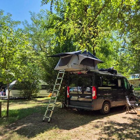 STAANPLAATS - Kampeerplaats (1 voertuig, 1 tent/caravan)