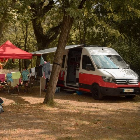 STAANPLAATS - Kampeerplaats (1 voertuig, 1 tent/caravan)
