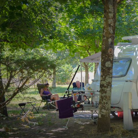 STAANPLAATS - Kampeerplaats (1 voertuig, 1 tent/caravan)