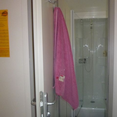 MOBILHOME 4 personas - Mobil-home 24m² Standard (2bed - 4pers.) + cabaña de paja exterior